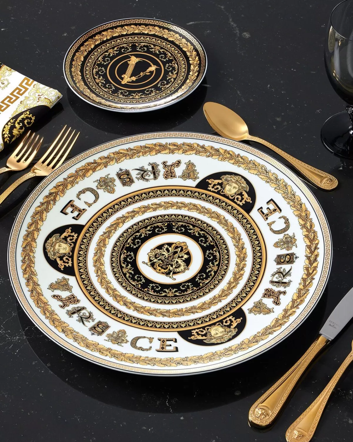 Versace Assiette A Virtus Alphabet 33 Cm