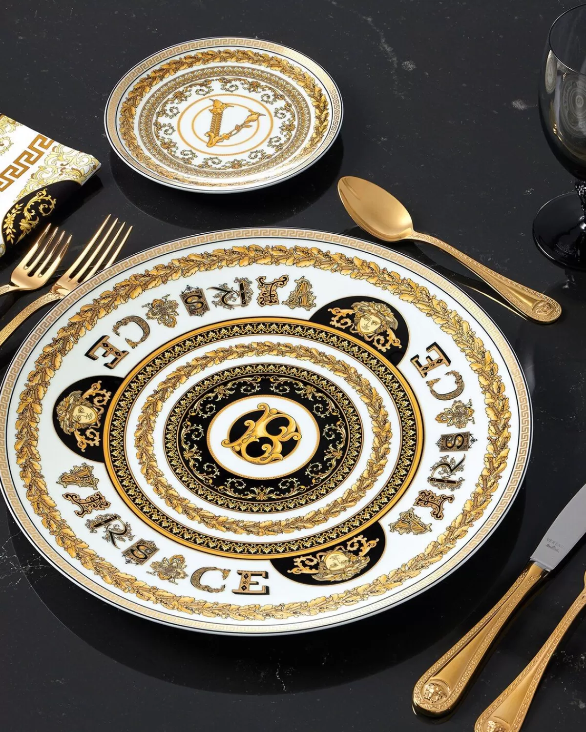 Versace Assiette B Virtus Alphabet 33 Cm