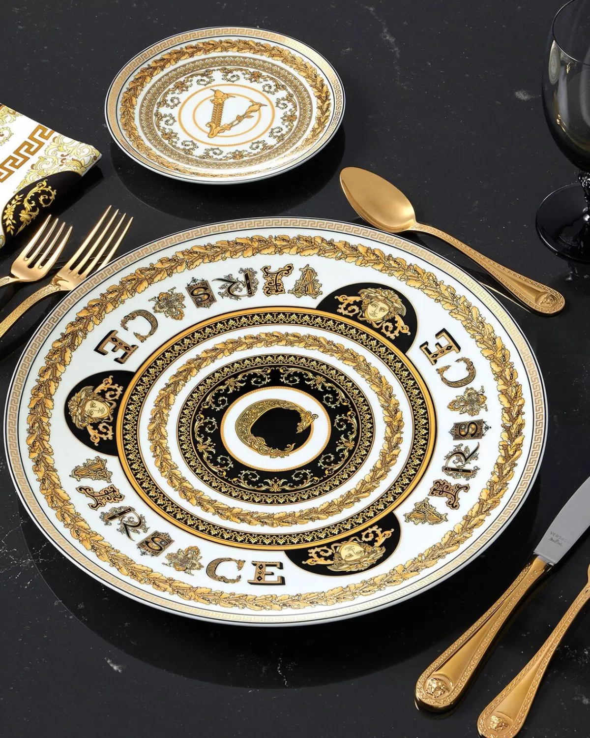 Versace Assiette C Virtus Alphabet 33 Cm