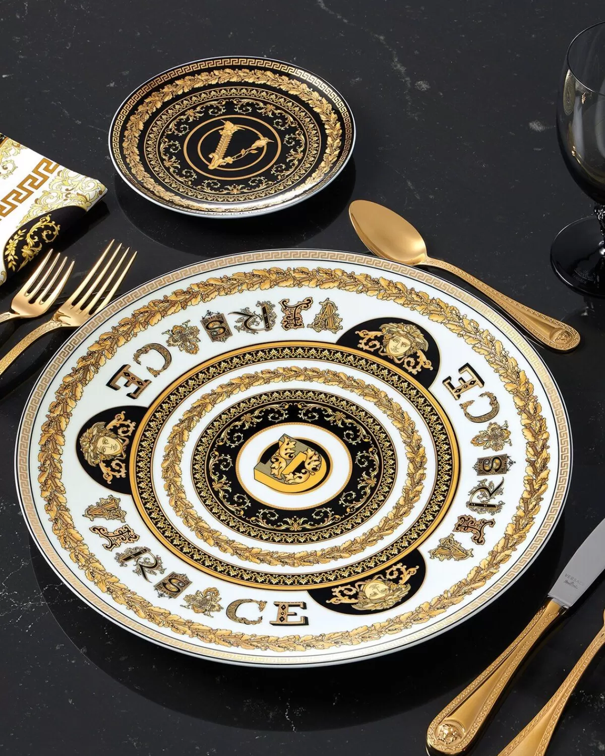 Versace Assiette D Virtus Alphabet 33 Cm