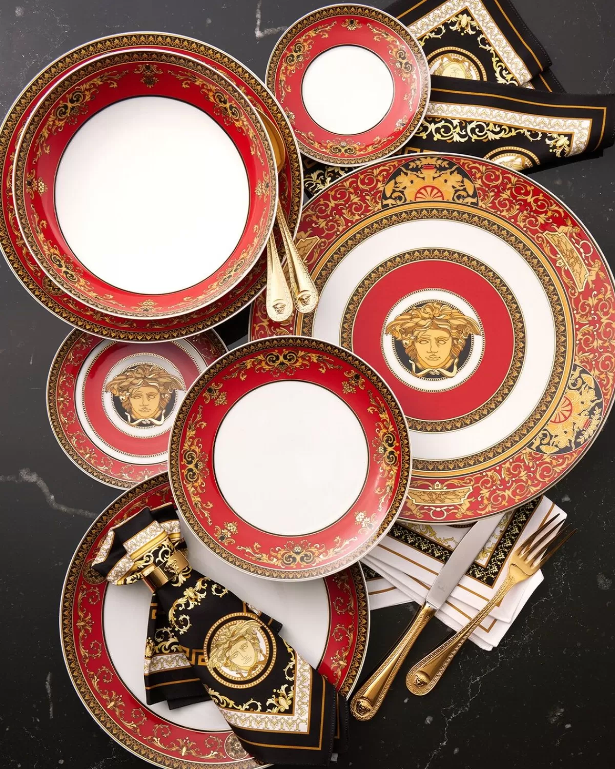 Versace Assiette De Presentation Medusa Red 33 Cm