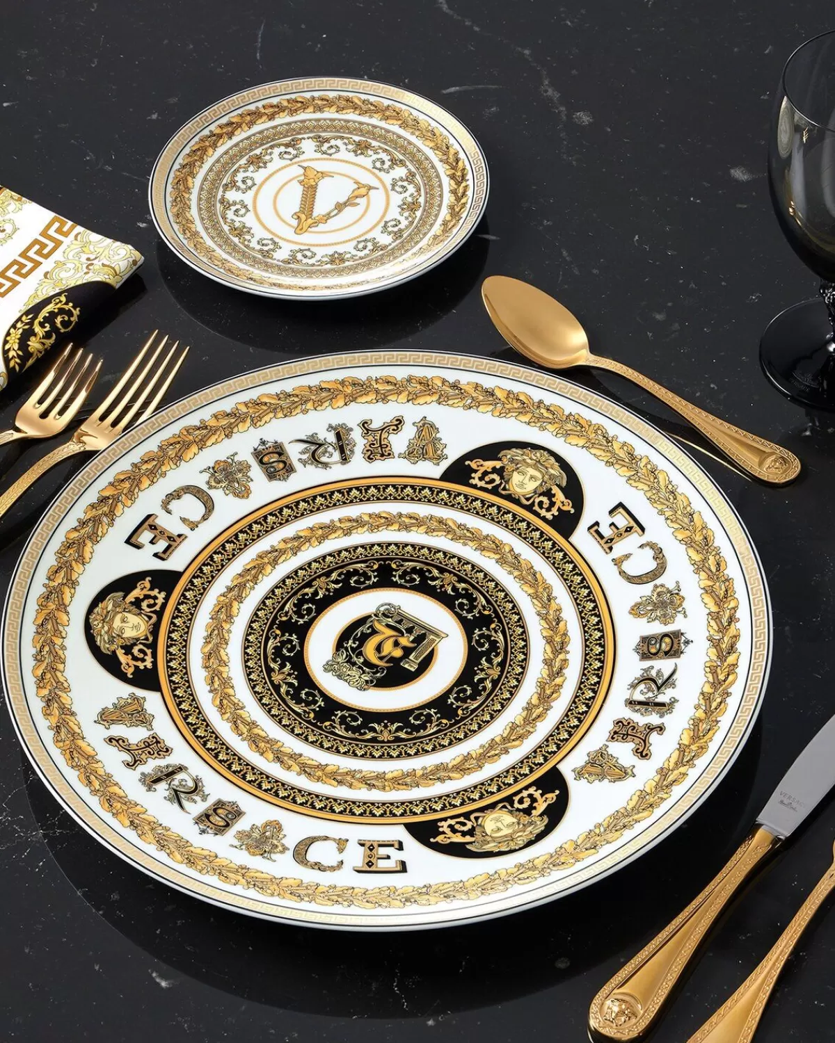 Versace Assiette F Virtus Alphabet 33 Cm