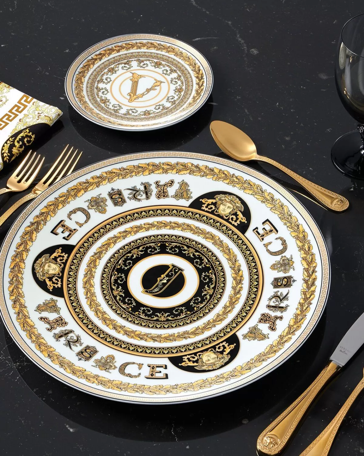 Versace Assiette J Virtus Alphabet 33 Cm