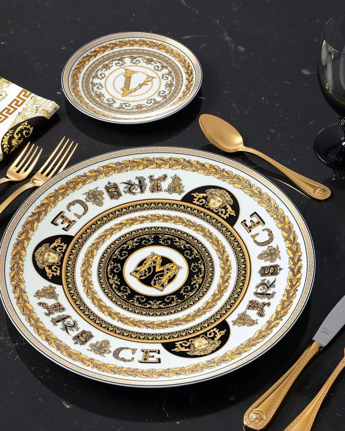 Versace Assiette M Virtus Alphabet 33 Cm