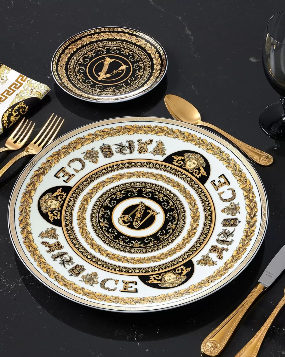 Versace Assiette N Virtus Alphabet 33 Cm