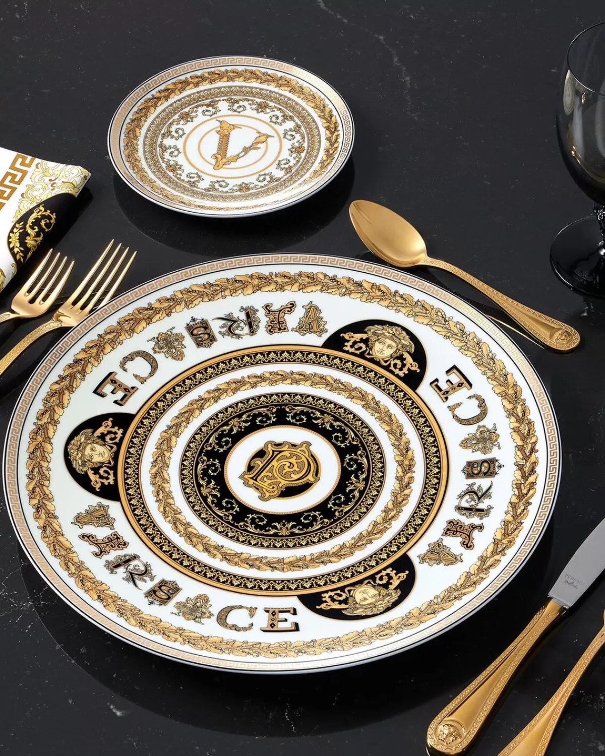 Versace Assiette P Virtus Alphabet 33 Cm