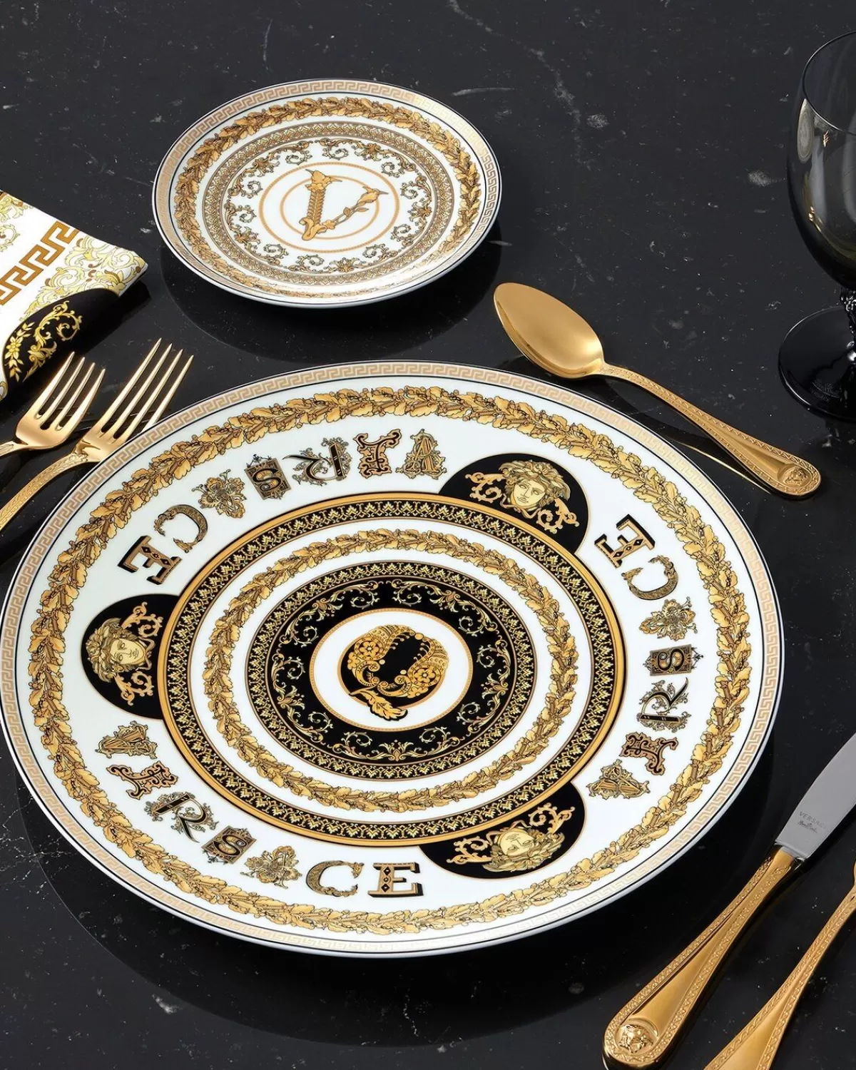 Versace Assiette Q Virtus Alphabet 33 Cm