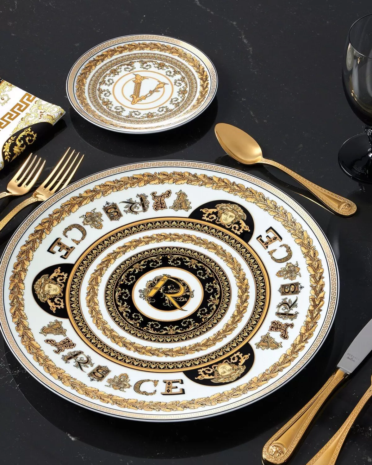 Versace Assiette R Virtus Alphabet 33 Cm