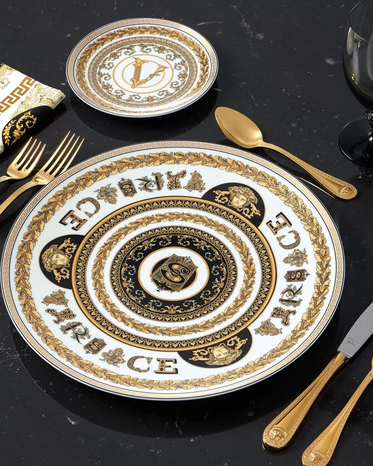 Versace Assiette S Virtus Alphabet 33 Cm