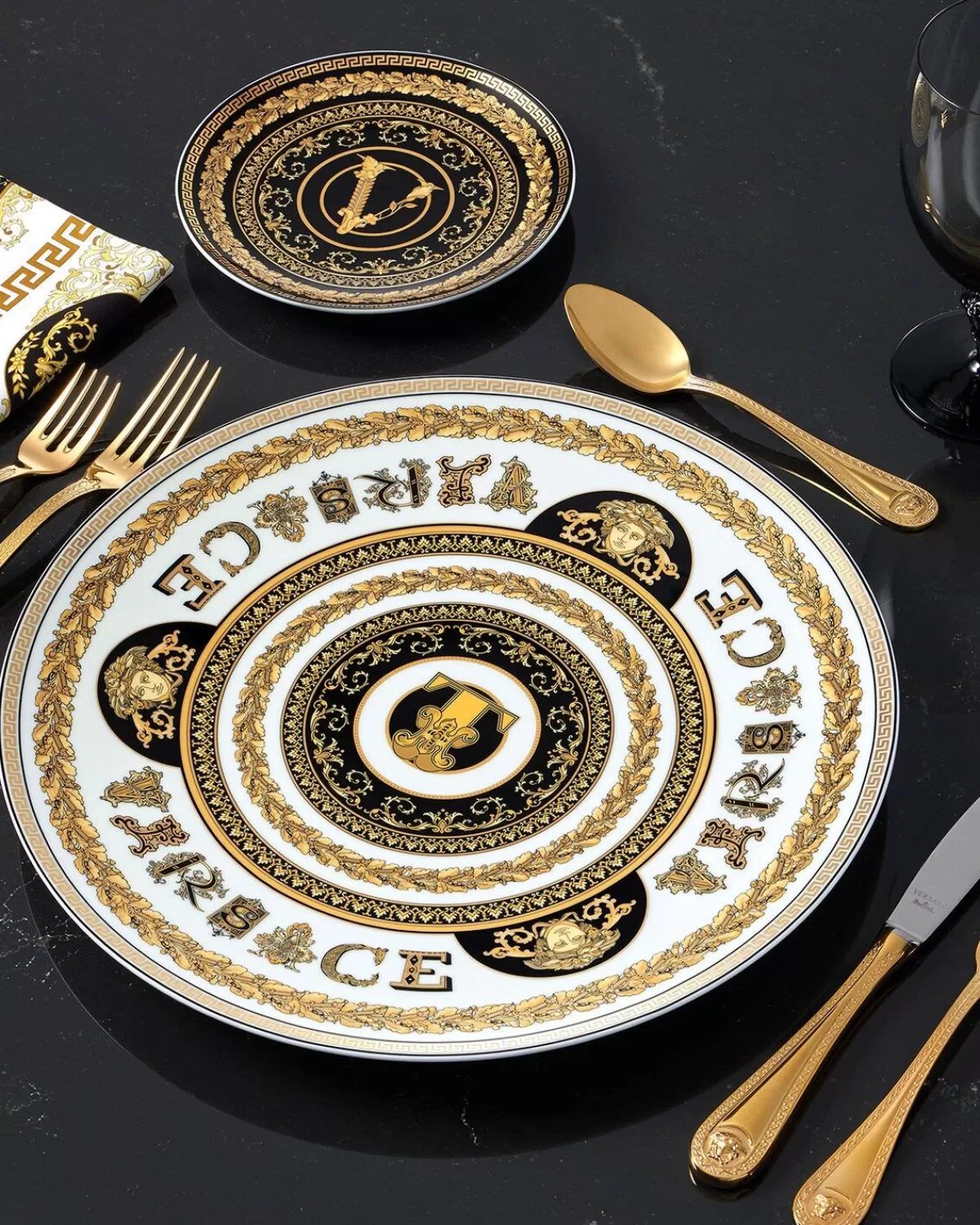 Versace Assiette T Virtus Alphabet 33 Cm