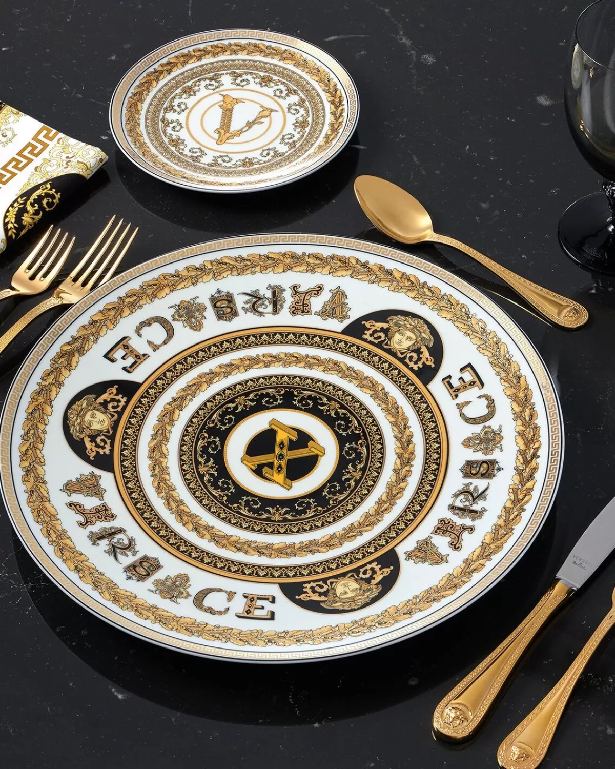 Versace Assiette X Virtus Alphabet 33 Cm