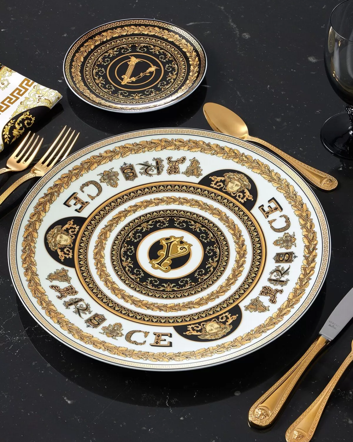 Versace Assiette Y Virtus Alphabet 33 Cm