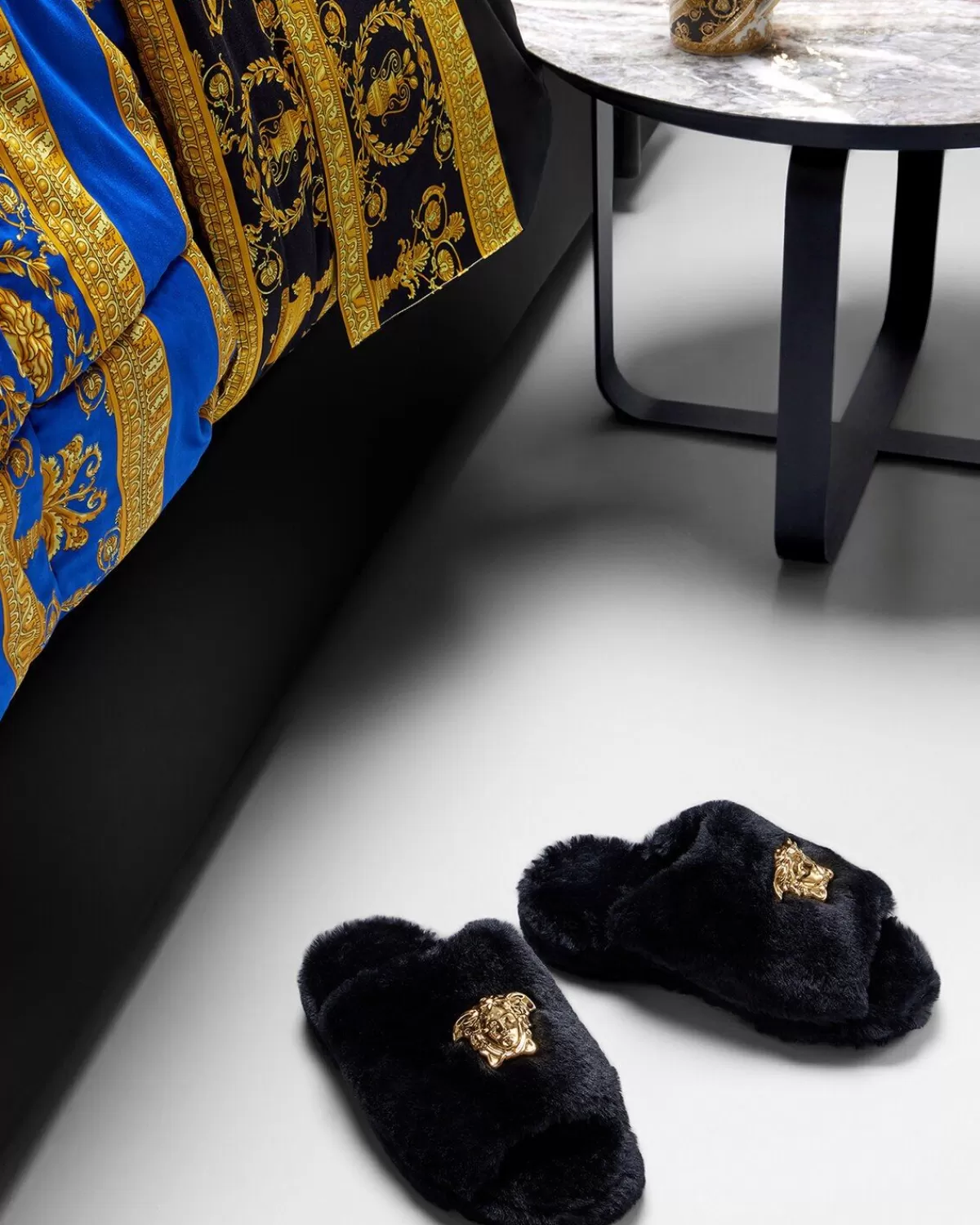 Unisexe Versace Chaussons En Fausse Fourrure Icon