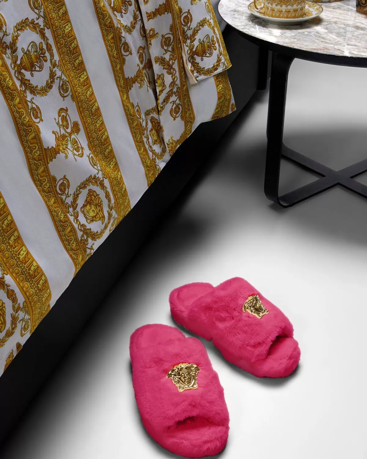 Unisexe Versace Chaussons En Fausse Fourrure Icon