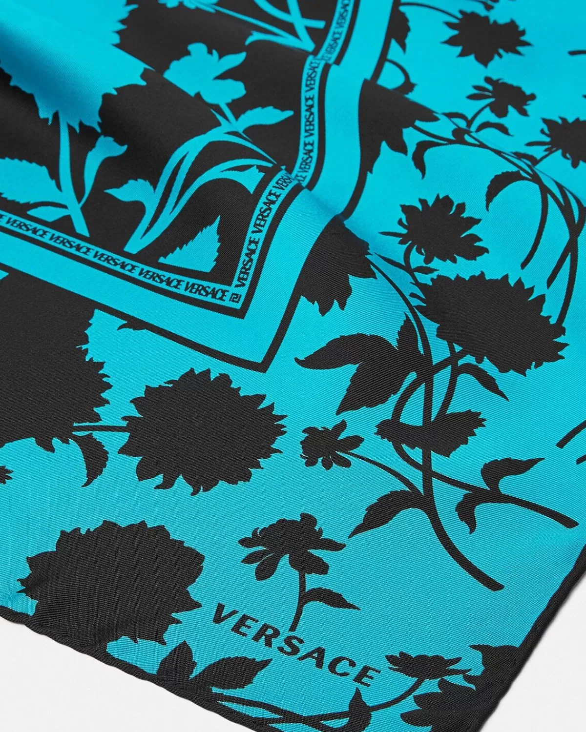 Femme Versace Grand Foulard En Soie Floral Silhouette 90 Cm